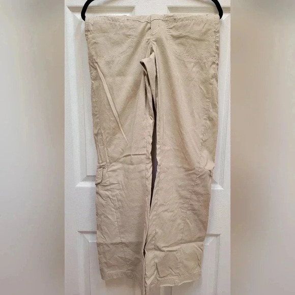 Athleta Women's Cargo Hiking Pants Size 6 Khaki Color (2 smalls tears pictured) - Picture 1 of 4